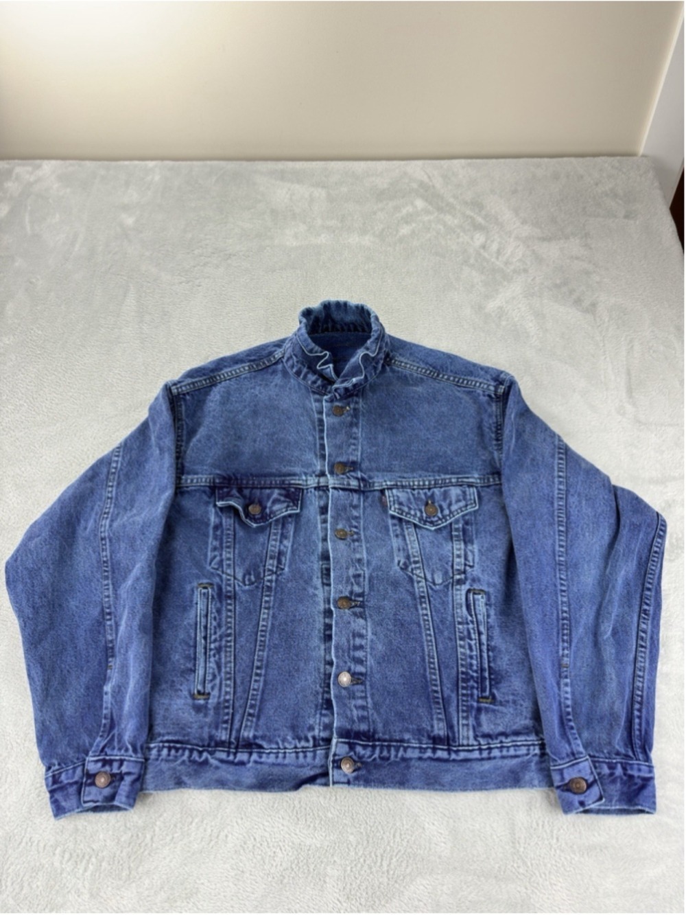 Vintage Levi's Men's Sz Large Cropped Blue Denim Trucker Fit Jacket Made In USA